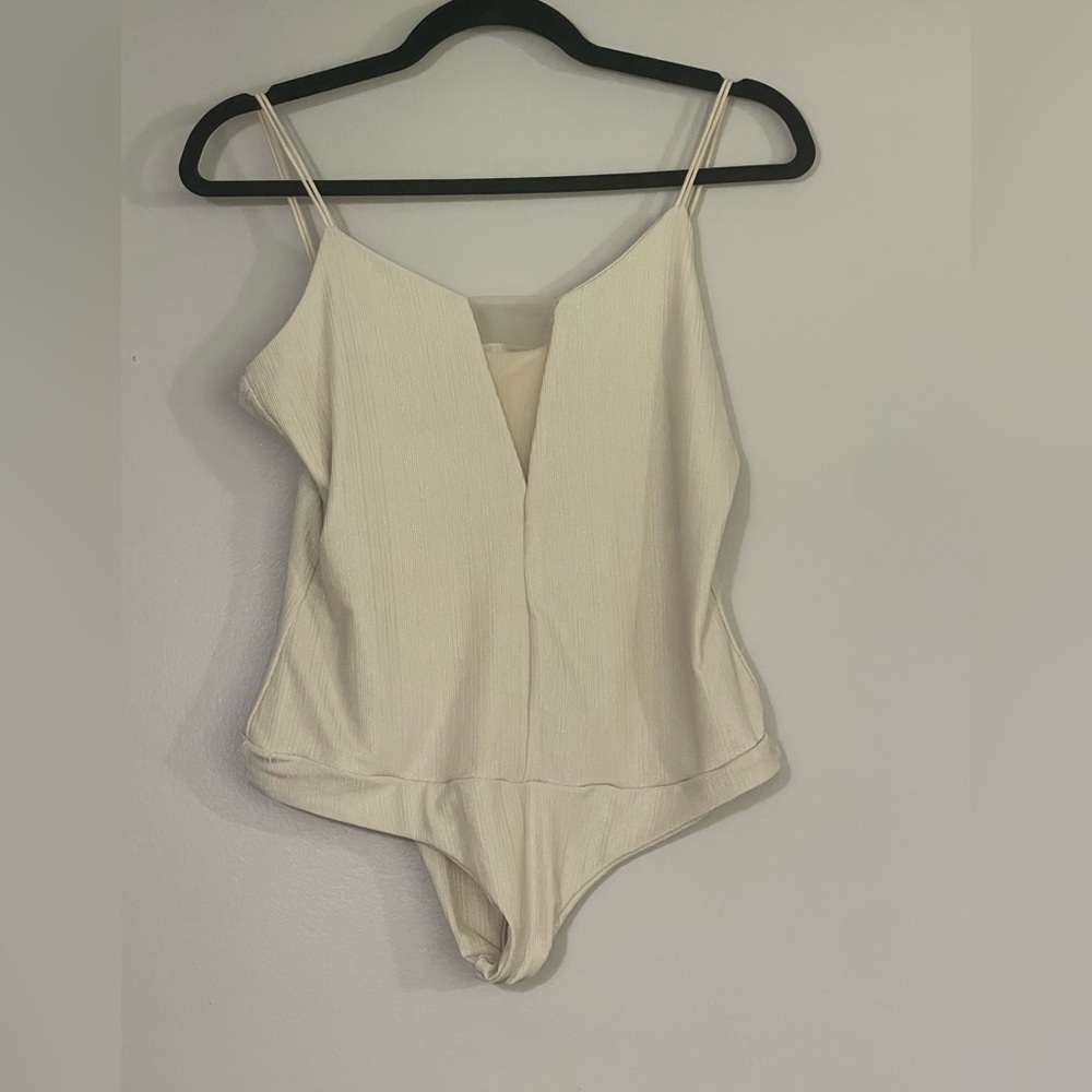 DUPLO SENTIDO - NWT! sexy beige bodysuit, sz G (US women's L)